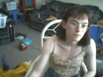 Amateur Girl Shows Her Little Titties
